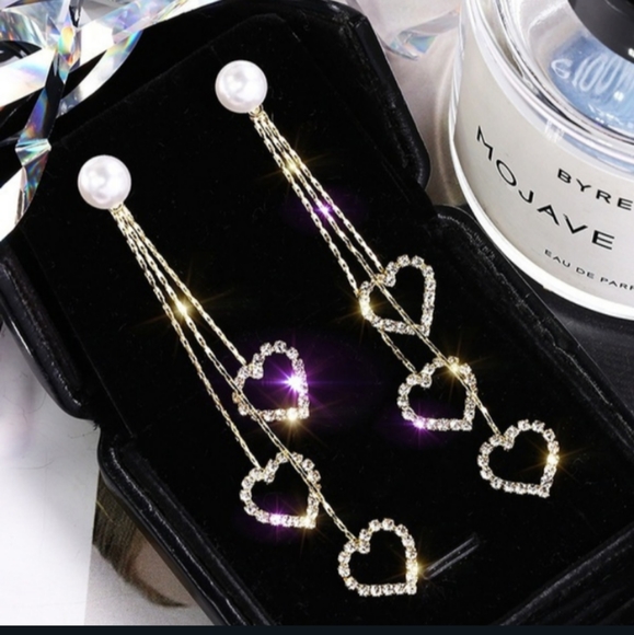 Jewelry - 3XHP!! NWT Silver Dangling Rhinestone Hearts Earrings!!